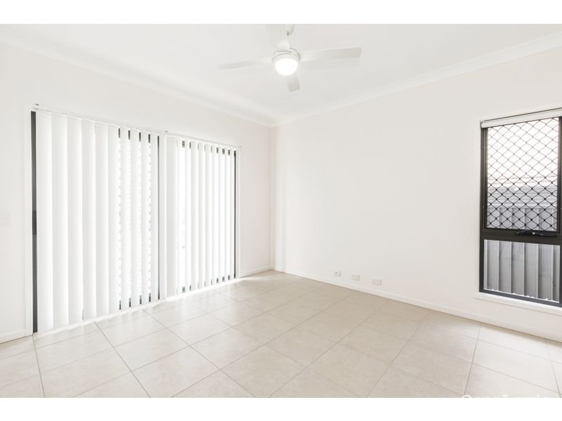 Photo - 16 Lady Guinevere Circuit, Murrumba Downs QLD 4503 - Image 6