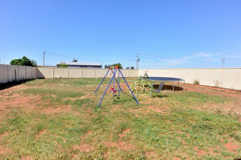 Photo - 16 Lake Paddock Drive, Leeton NSW 2705 - Image 15