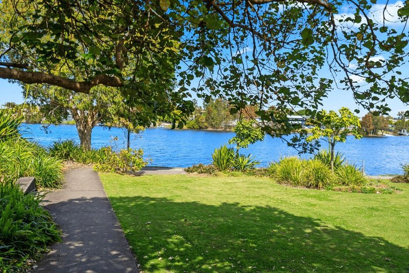 Photo - 16 Lakefront Cres , Varsity Lakes QLD 4227 - Image 14