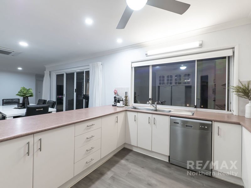 Photo - 16 Lambertia Court, Albany Creek QLD 4035 - Image 12