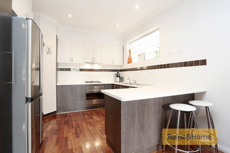 Photo - 16 Lambie Way, Roxburgh Park VIC 3064 - Image 3