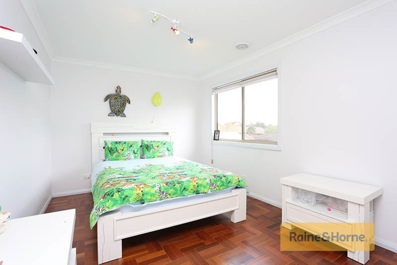 Photo - 16 Lambie Way, Roxburgh Park VIC 3064 - Image 7