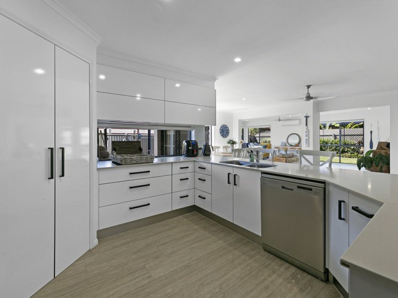 Photo - 16 Lanai Drive, Burleigh Waters QLD 4220 - Image 10