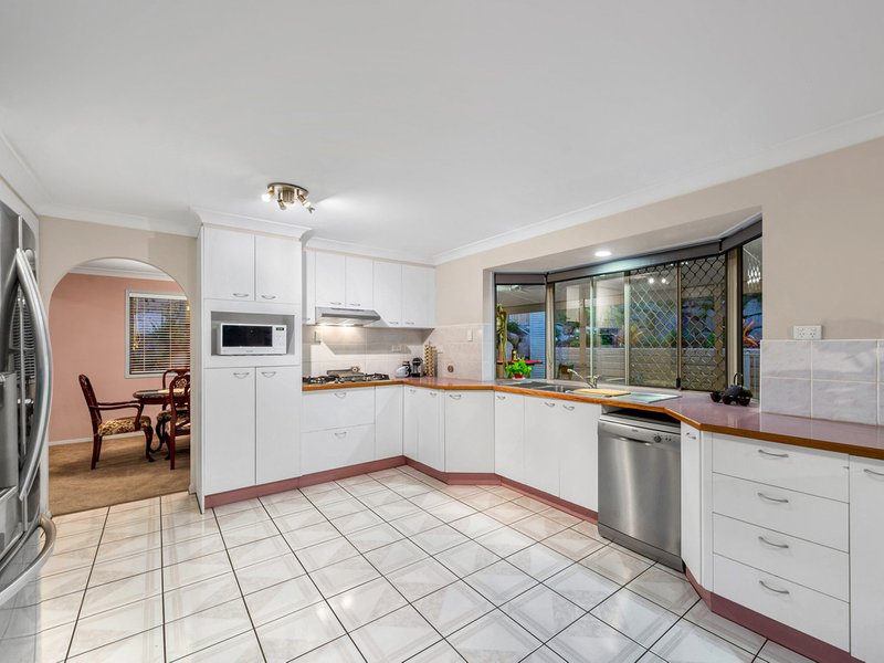 Photo - 16 Langley Place, Albany Creek QLD 4035 - Image 4