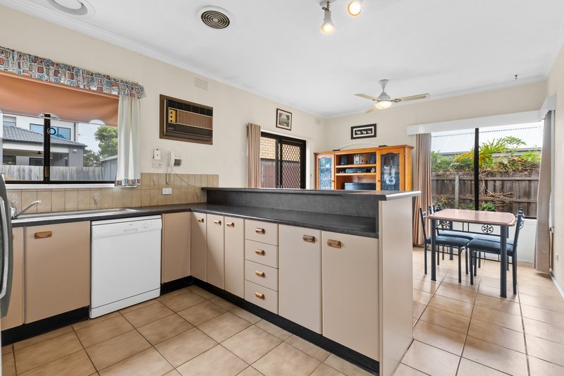 Photo - 16 Larnook Crescent, Aspendale VIC 3195 - Image 5