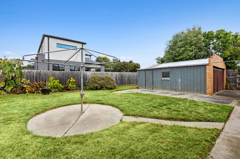 Photo - 16 Larnook Crescent, Aspendale VIC 3195 - Image 15