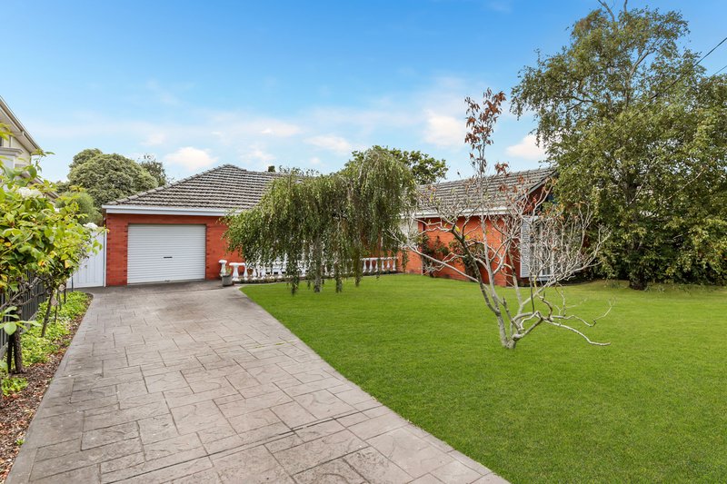 16 Laura Grove, Mount Waverley VIC 3149