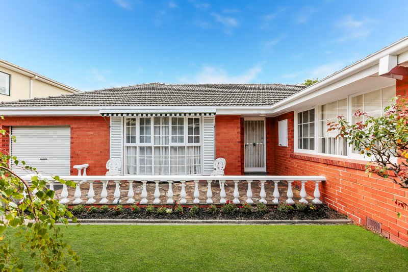 Photo - 16 Laura Grove, Mount Waverley VIC 3149 - Image 13