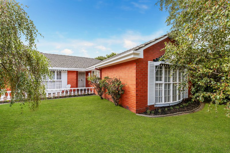 Photo - 16 Laura Grove, Mount Waverley VIC 3149 - Image 14