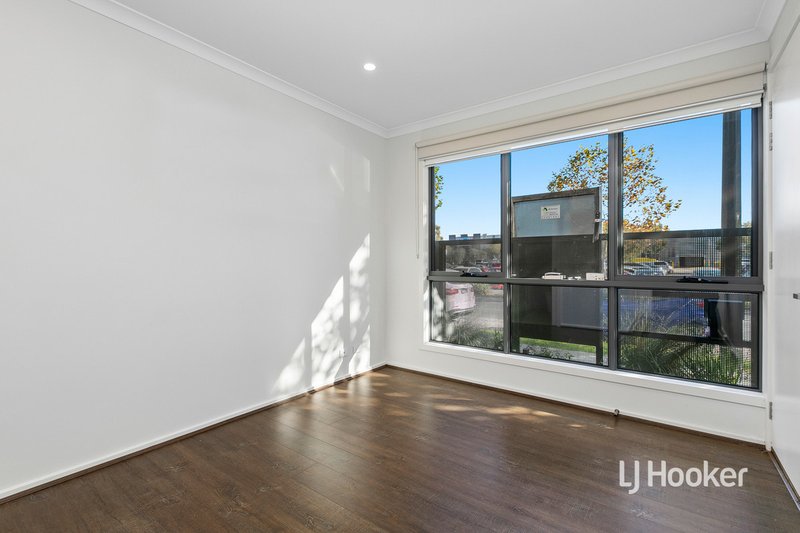 Photo - 16 Lawler Street, Point Cook VIC 3030 - Image 7