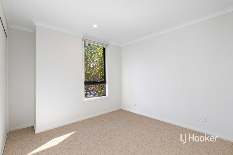 Photo - 16 Lawler Street, Point Cook VIC 3030 - Image 11