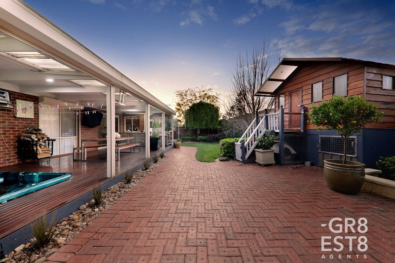 Photo - 16 Lawless Drive, Cranbourne North VIC 3977 - Image 15