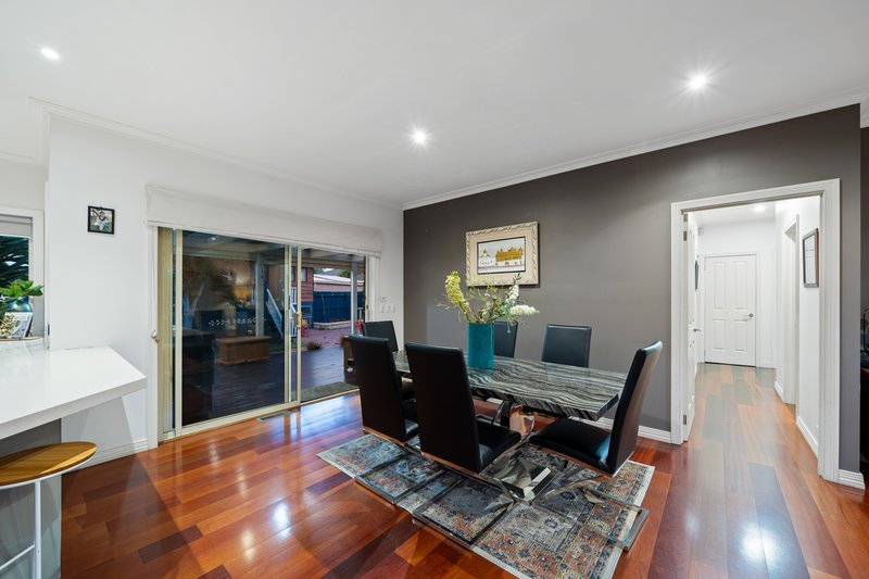 Photo - 16 Lawless Drive, Cranbourne North VIC 3977 - Image 14