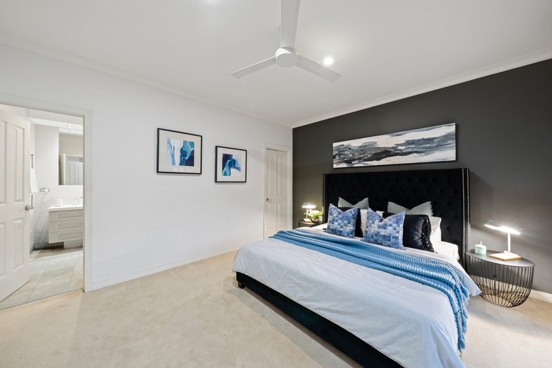 Photo - 16 Lawless Drive, Cranbourne North VIC 3977 - Image 16