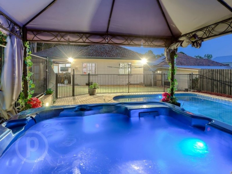 Photo - 16 Lawrie Street, Tarragindi QLD 4121 - Image 2