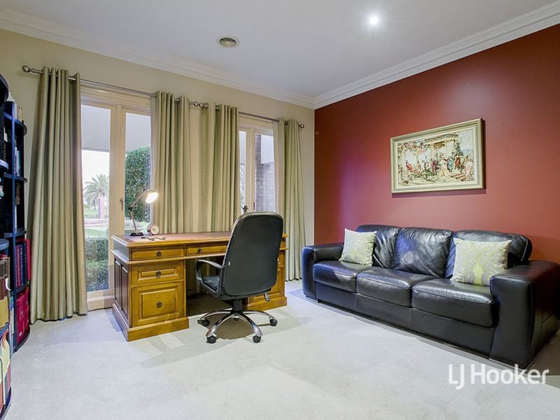 Photo - 16 Lennon Boulevard, Point Cook VIC 3030 - Image 5