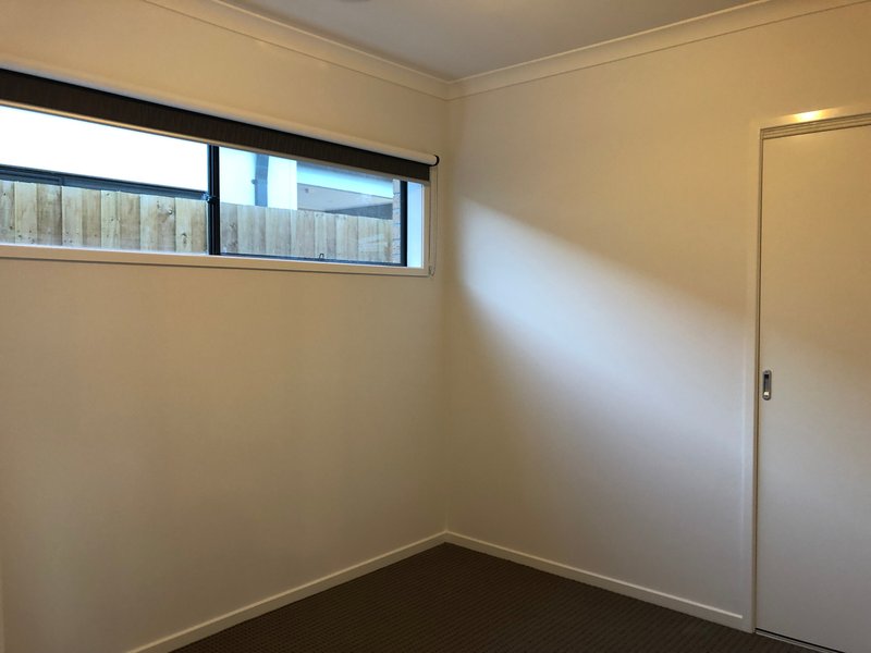 Photo - 16 Leroy Crescent, Point Cook VIC 3030 - Image 14