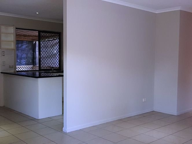 Photo - 16 Levestam Court, Carrara QLD 4211 - Image 6