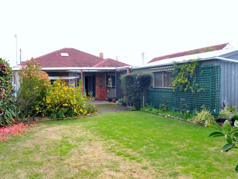 Photo - 16 Leworthy Street, Victor Harbor SA 5211 - Image 16