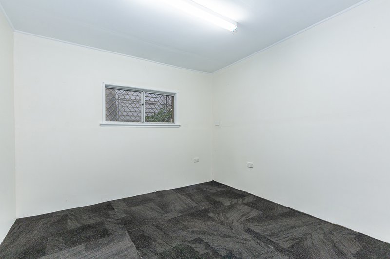 Photo - 16 Lilla Street, Woody Point QLD 4019 - Image 12