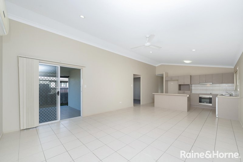 Photo - 16 Limerick Way, Mount Low QLD 4818 - Image 3