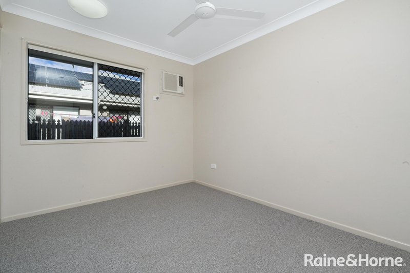 Photo - 16 Limerick Way, Mount Low QLD 4818 - Image 5