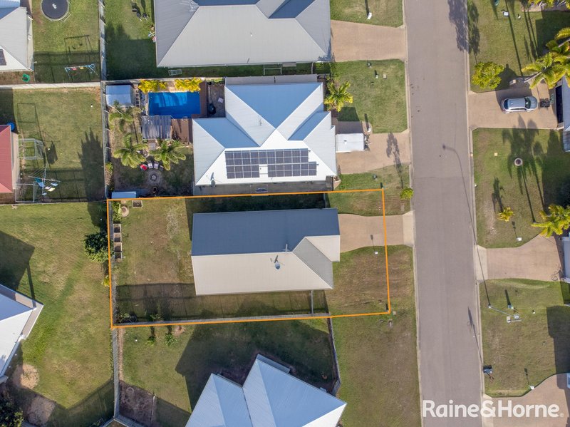 Photo - 16 Limerick Way, Mount Low QLD 4818 - Image 10