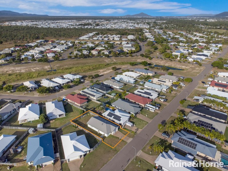 Photo - 16 Limerick Way, Mount Low QLD 4818 - Image 11