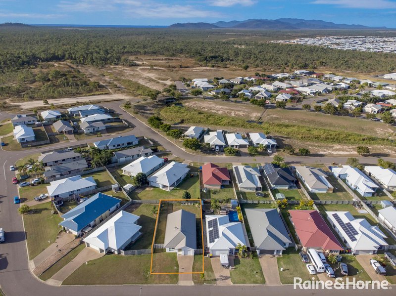 Photo - 16 Limerick Way, Mount Low QLD 4818 - Image 12