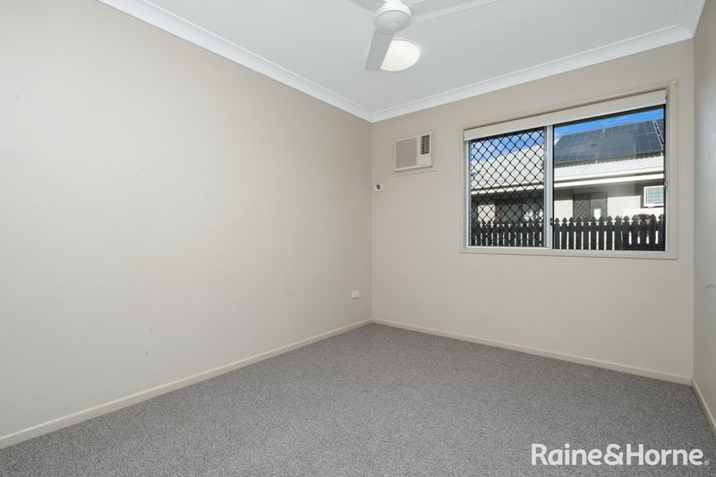 Photo - 16 Limerick Way, Mount Low QLD 4818 - Image 14