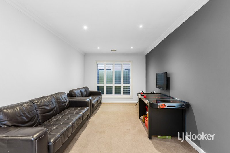 Photo - 16 Lincolnheath Boulevard, Point Cook VIC 3030 - Image 9