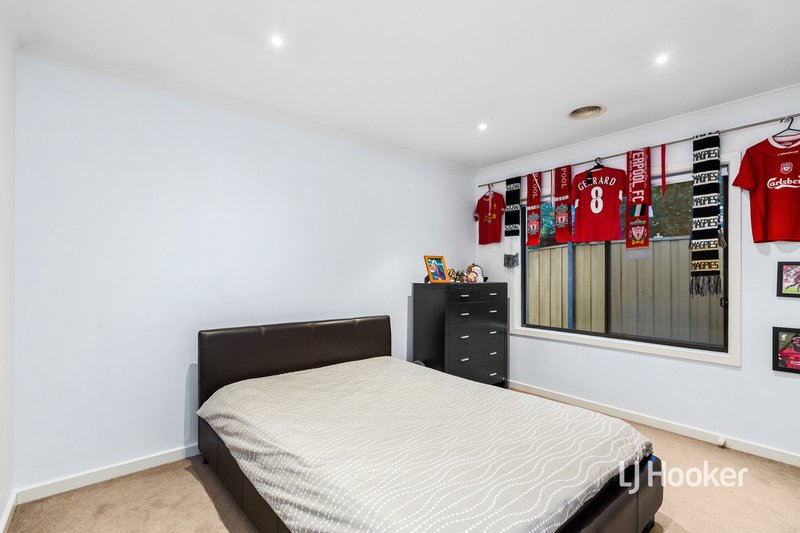 Photo - 16 Lincolnheath Boulevard, Point Cook VIC 3030 - Image 13