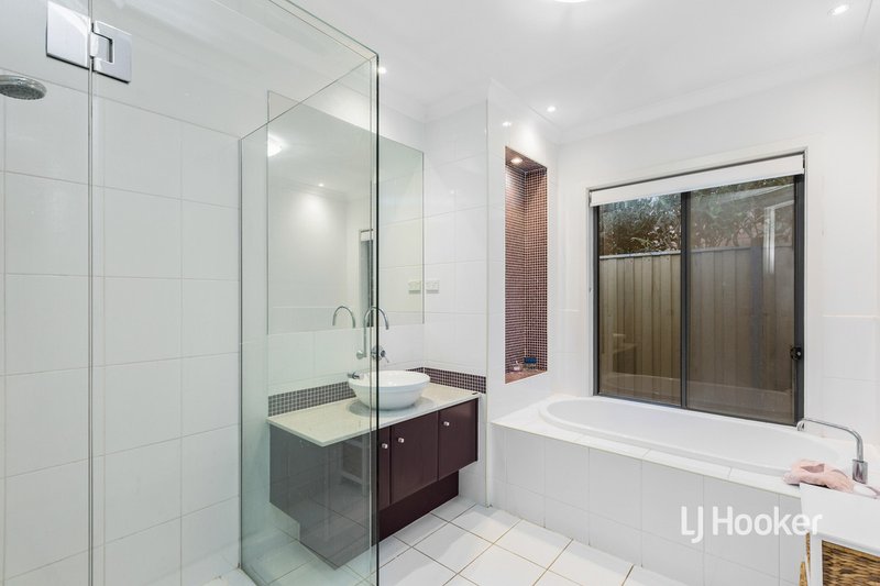 Photo - 16 Lincolnheath Boulevard, Point Cook VIC 3030 - Image 15