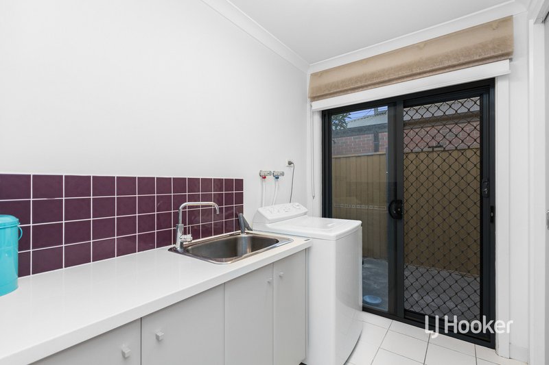 Photo - 16 Lincolnheath Boulevard, Point Cook VIC 3030 - Image 16