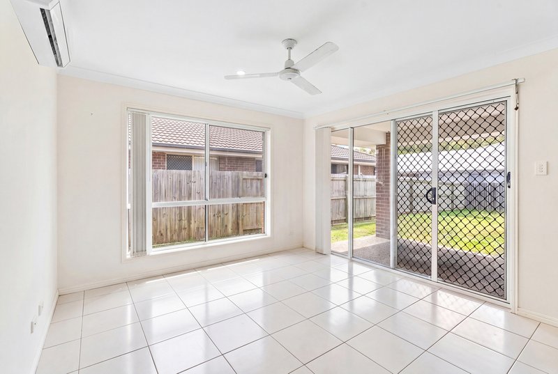 Photo - 16 Lockyer Place, Crestmead QLD 4132 - Image 2