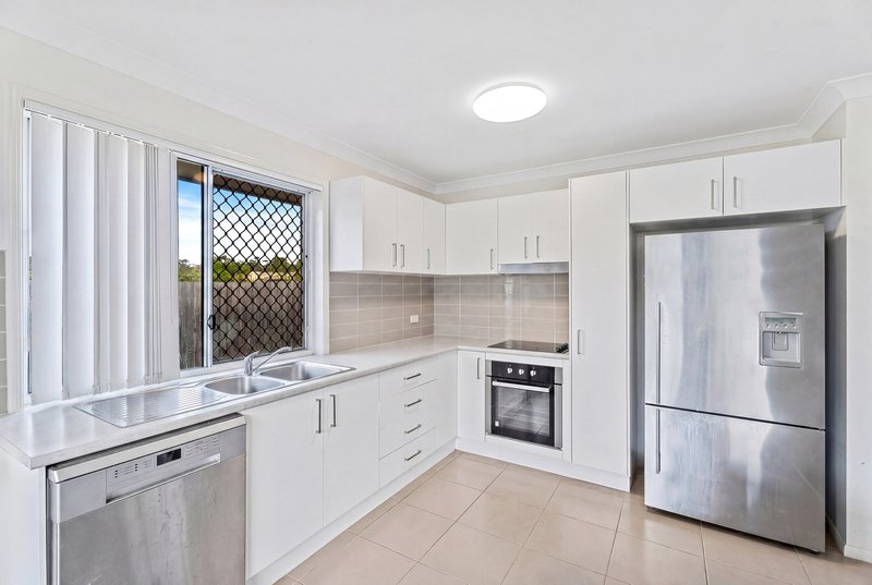 Photo - 16 Lockyer Place, Crestmead QLD 4132 - Image 6