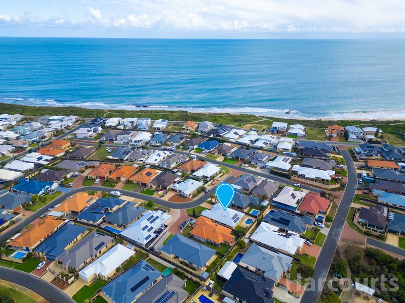 Photo - 16 Lomatia Ramble , Halls Head WA 6210 - Image 1