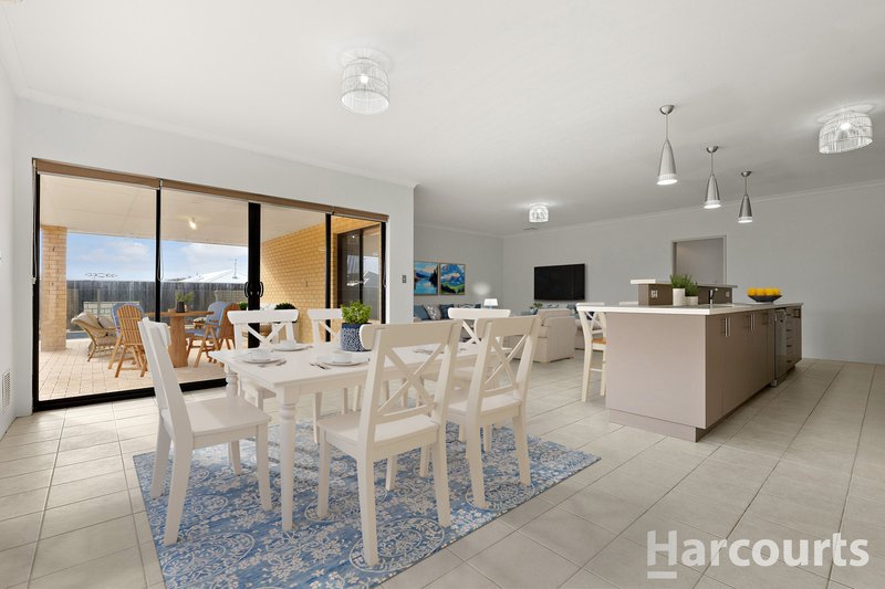 Photo - 16 Lomatia Ramble , Halls Head WA 6210 - Image 6
