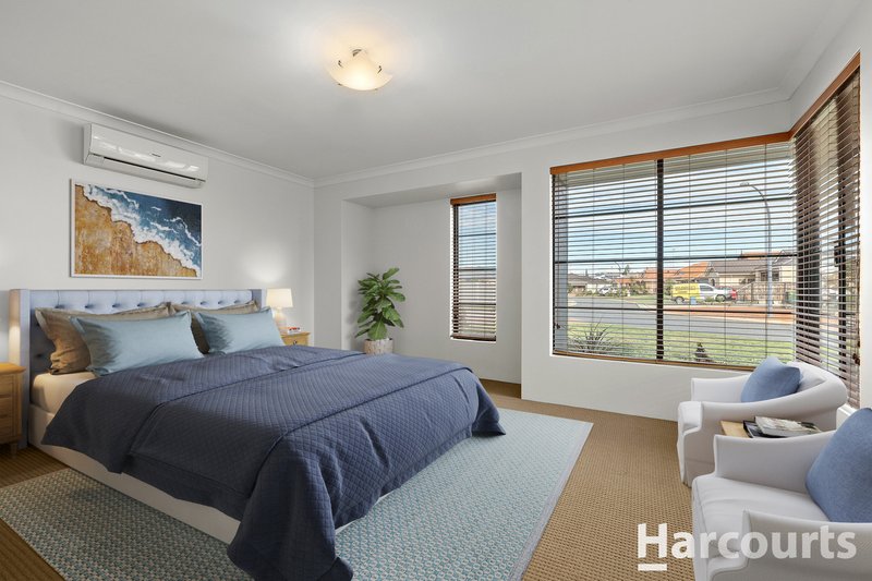 Photo - 16 Lomatia Ramble , Halls Head WA 6210 - Image 7