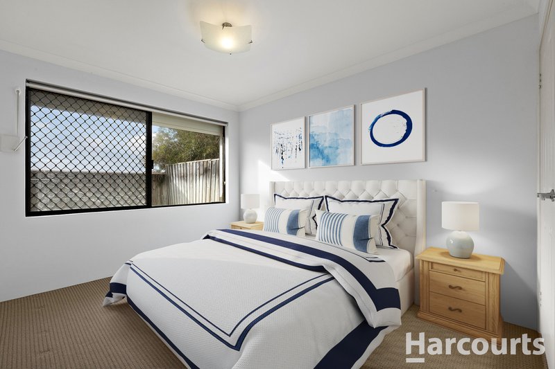 Photo - 16 Lomatia Ramble , Halls Head WA 6210 - Image 10