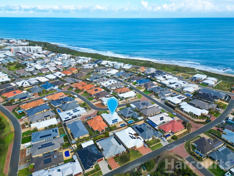 Photo - 16 Lomatia Ramble , Halls Head WA 6210 - Image 17