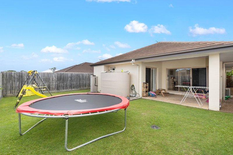 Photo - 16 Lomond Street, North Lakes QLD 4509 - Image 12