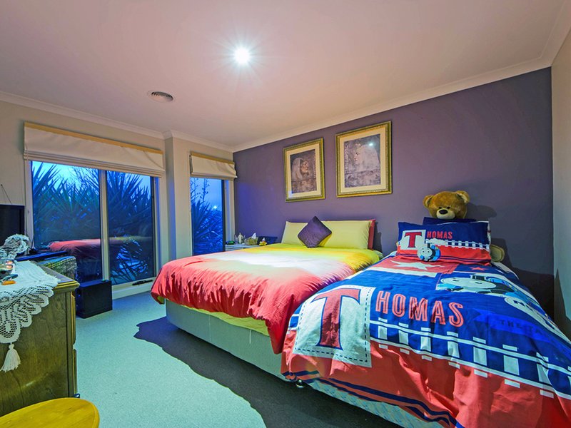 Photo - 16 Loon Drive, Williams Landing VIC 3027 - Image 3