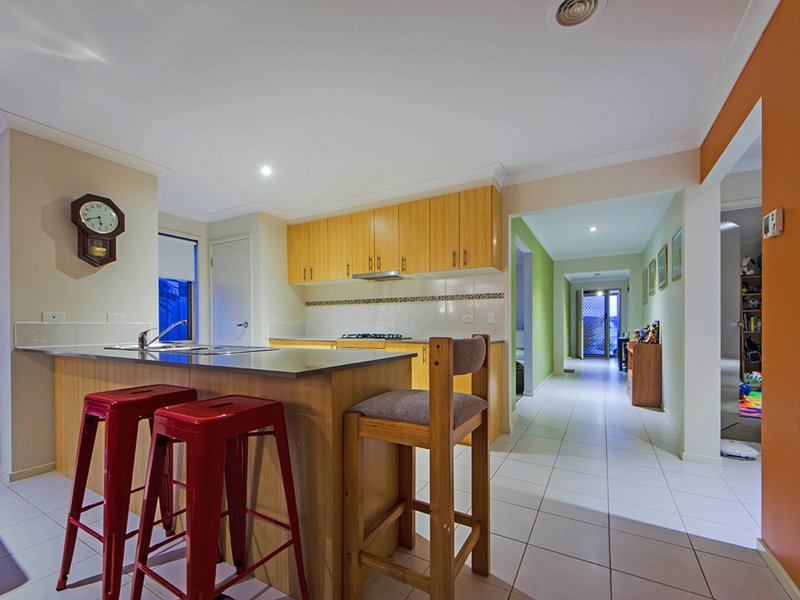 Photo - 16 Loon Drive, Williams Landing VIC 3027 - Image 9