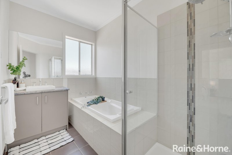 Photo - 16 Lord Nolan Street, Kurunjang VIC 3337 - Image 6