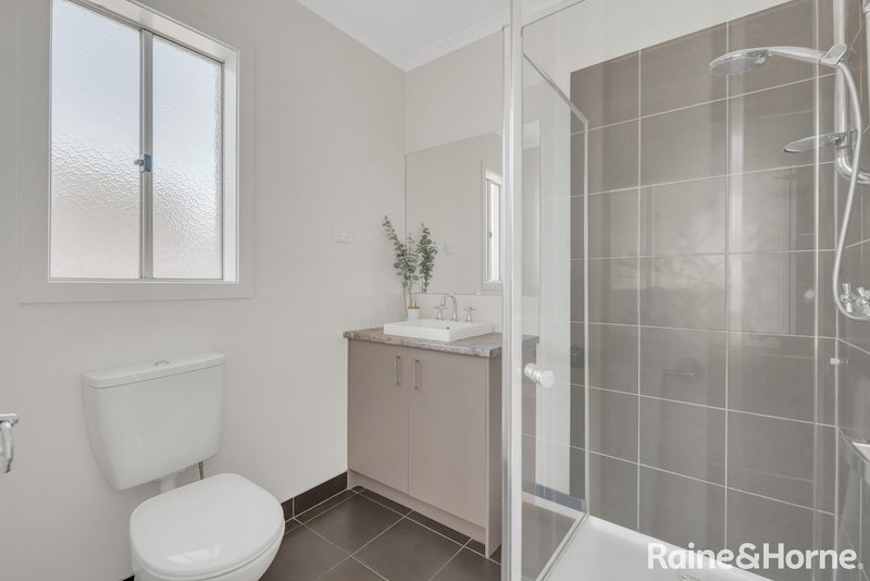 Photo - 16 Lord Nolan Street, Kurunjang VIC 3337 - Image 8