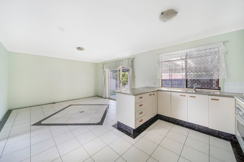 Photo - 16 Lorraine Street, Crestmead QLD 4132 - Image 3