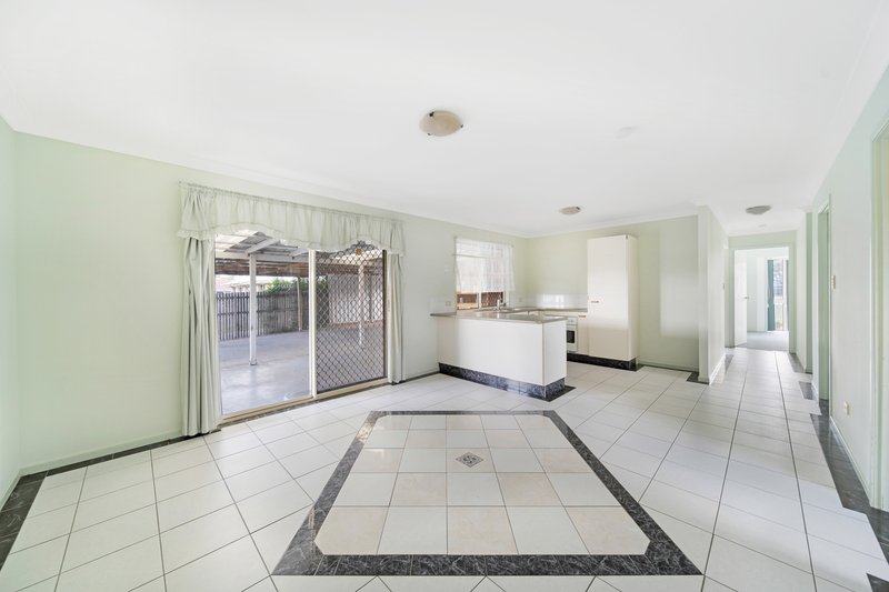 Photo - 16 Lorraine Street, Crestmead QLD 4132 - Image 6