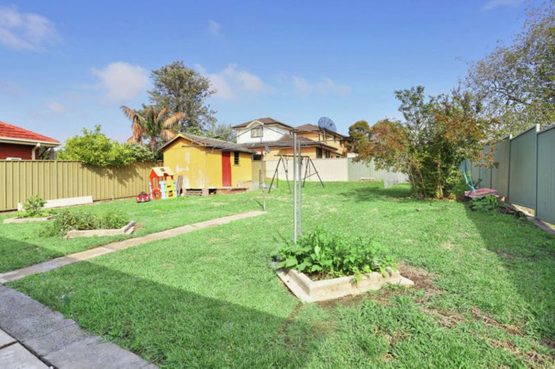 Photo - 16 Lough Avenue, Guildford NSW 2161 - Image 5