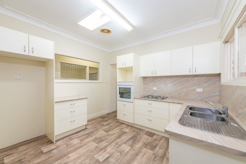 Photo - 16 Lovejoy Street, Avenell Heights QLD 4670 - Image 5